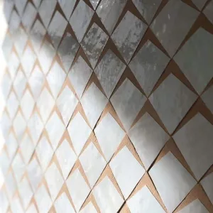 Zellige losange blanc nacré – Luminosité et élégance