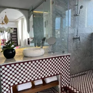 Zellij Étoile Rouge & Blanc – Mosaïque Traditionnelle