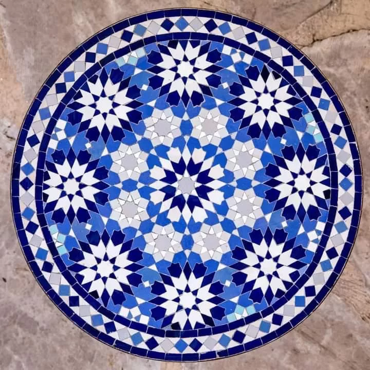 Table en Zellige "Andalousie" – Motif Étoilé Bleu et Blanc