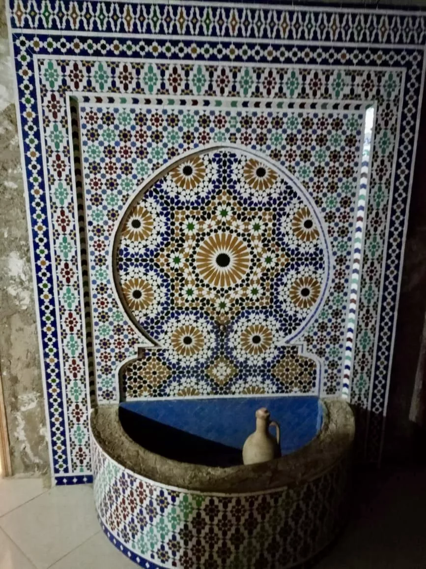 Grande Fontaine Murale "Fès Impériale" – Rosace et Entrelacs Complexes