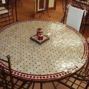 Table en Zellige "Médina" – Treillis Clair et Finitions Bordeaux