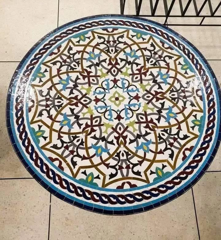 Table en Zellige "Palais Majorelle" – Entrelacs Multicolores